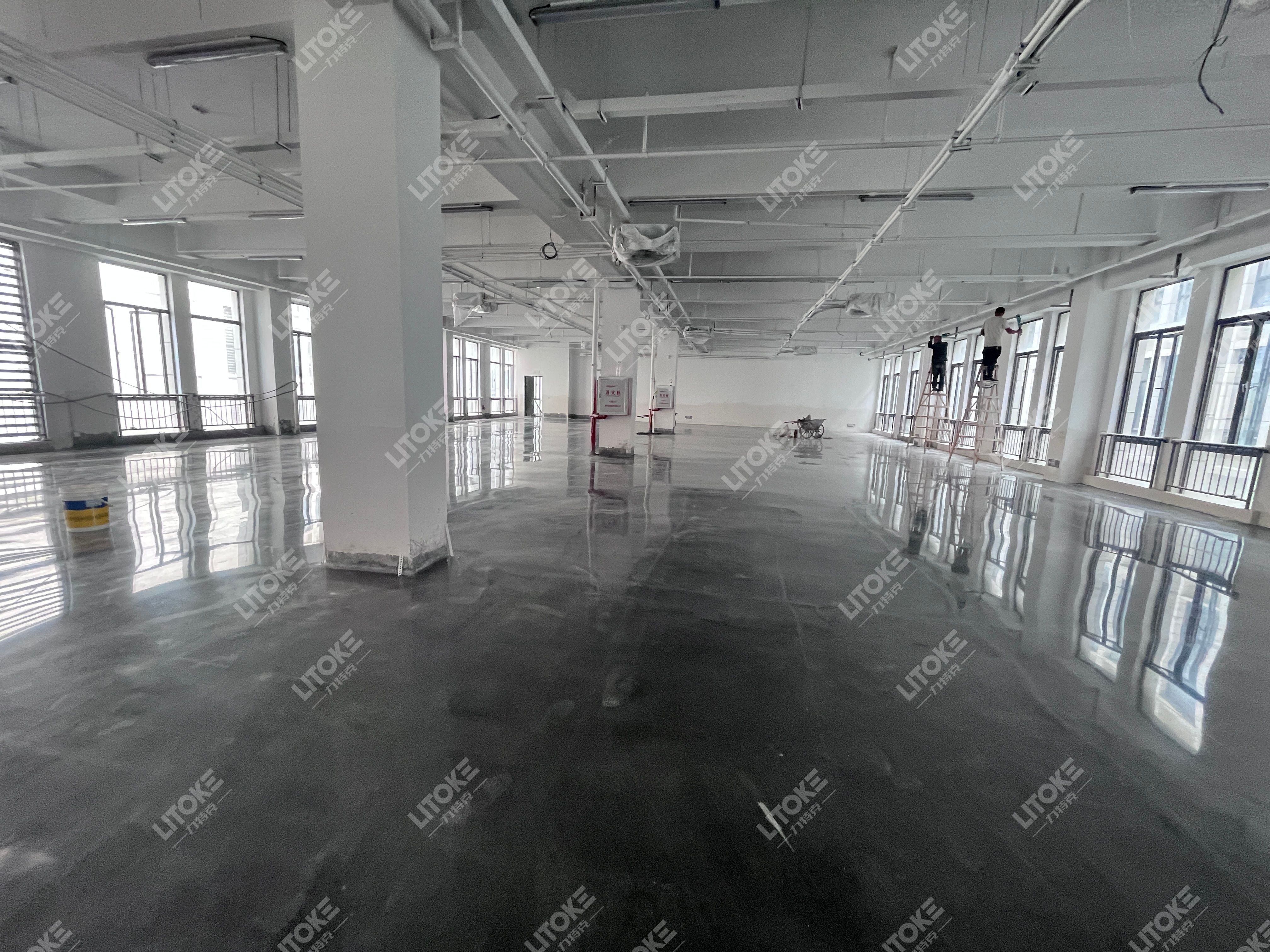 環氧地坪 vs 金剛砂地坪，工廠車間選擇哪種更劃算？